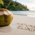 Air kelapa tua segar dengan latar belakang alam tropis